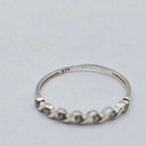 ANILLO ONDITAS CON CUBICS