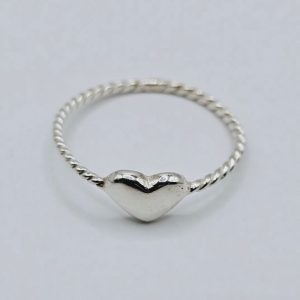 ANILLO TORZADO CON CORAZON