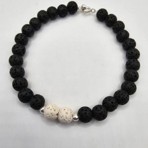 PULSERA PIEDRA VOLCANICA NEGRA Y BLANCA Y BOLITAS DE PLATA